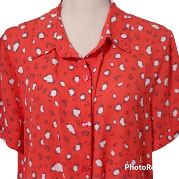 W5 Anthropologie red white animal print faux tie front top - Picture 3 of 5